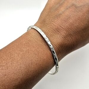 🟢3/$19🟢 Carved Design Silver Tone Bangle Bracelet